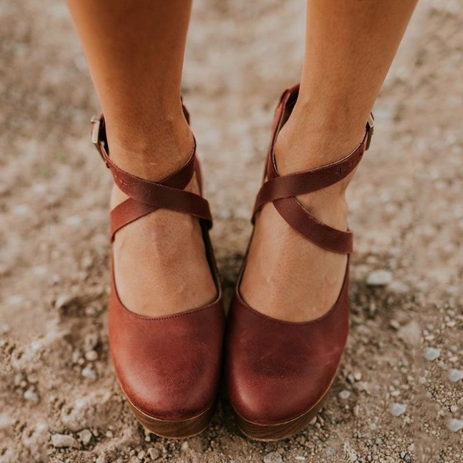 chunky closed toe sandals